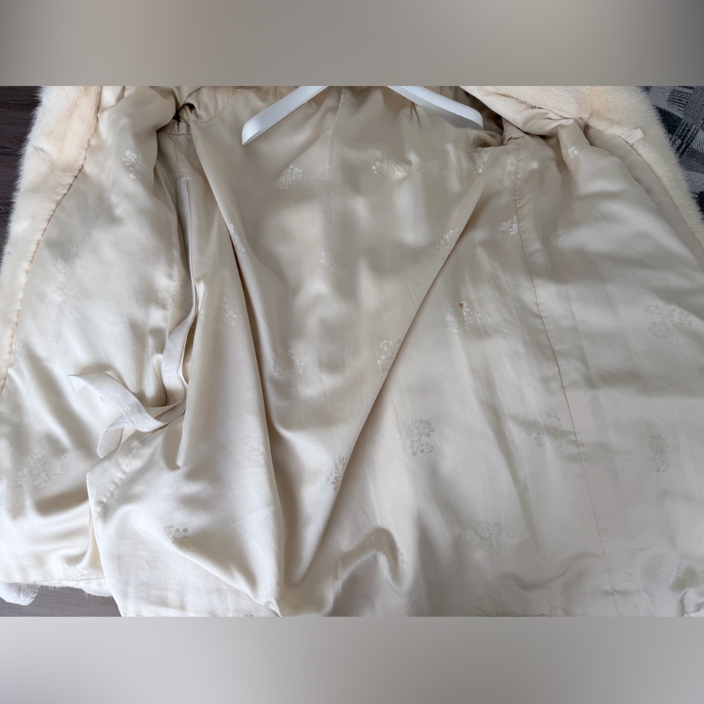Elegant Ivory Mink Fur Coat -S/M - Picture 7 of 17